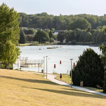 בית נופש Rustic In With Swimming Pool