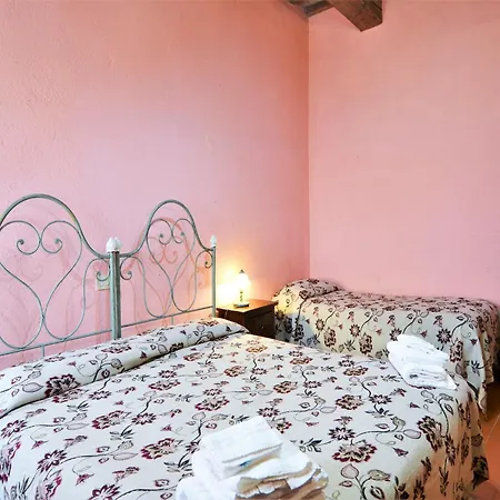 בית נופש Rustic In With Swimming Pool *