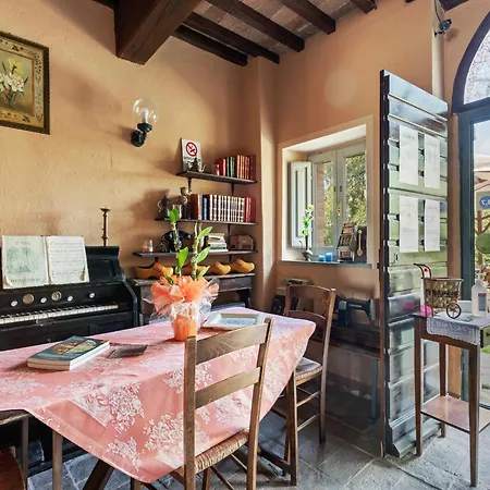 בית נופש Rustic In With Swimming Pool Città di Castello