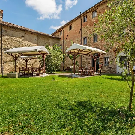 Rustic In With Swimming Pool בית נופש